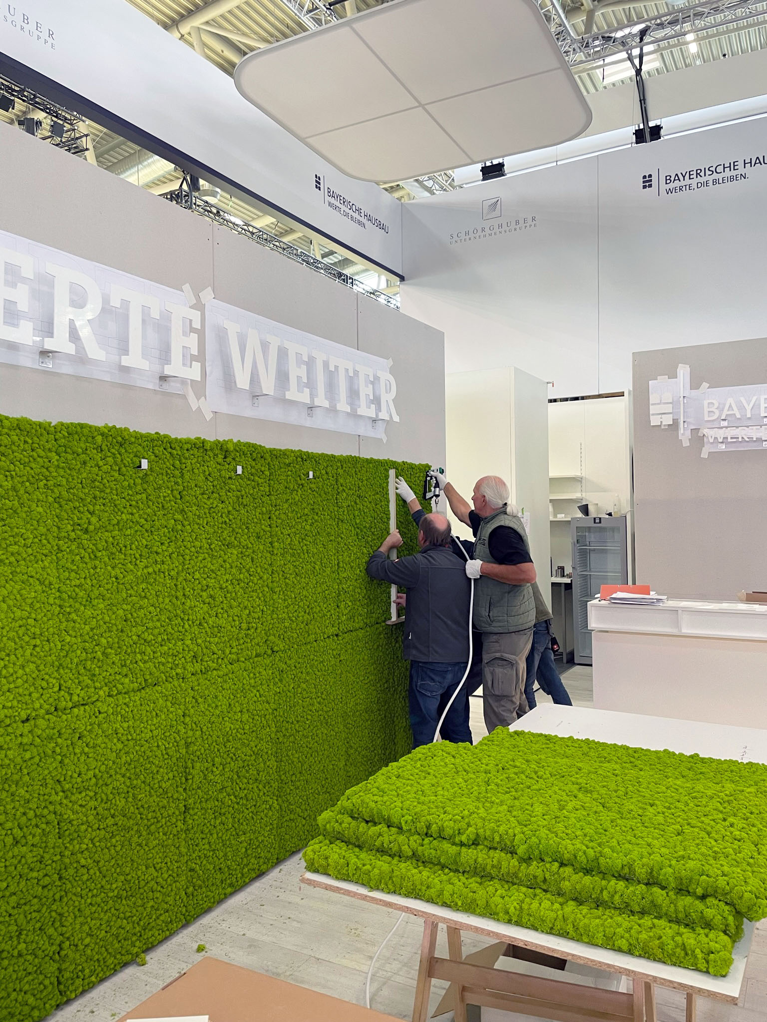 Dekoratives Moos am Messestand