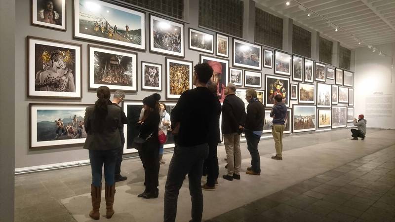 BRUNS Mitarbeiter besuchen Foto-Ausstellung von Jimmy Nelson im MUCA