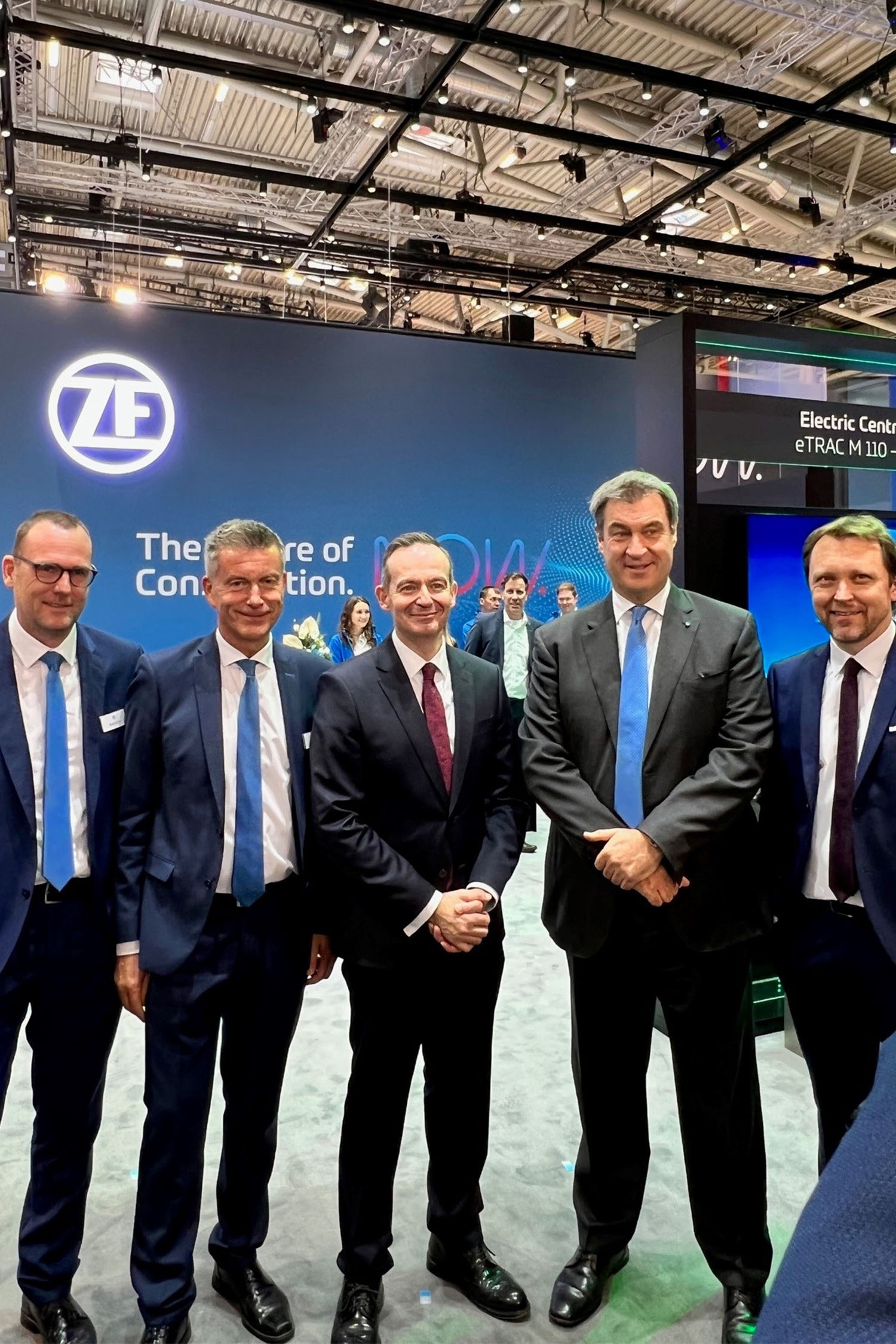 Bundesverkehrsminister Volker Wissing (FDP) und der bayerische Ministerpräsident Markus Söder (CSU) eröfnneten die bauma 2022 in München und besuchten den Messestand von ZF.